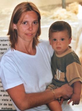 The childhood picture of Dorita Olmo with her son Dani Olmo